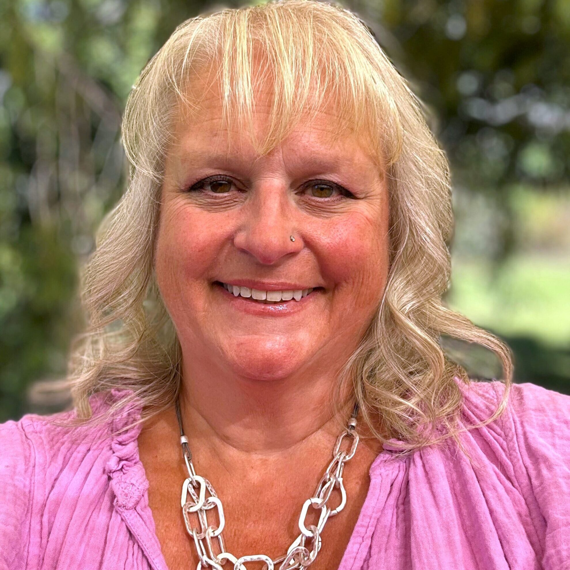 Chelle Huth Headshot 1